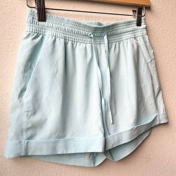 Lululemon Spring Break Away Short *4-way Stretch 3"
Blue Glow Sz 4 - Picture 2 of 12